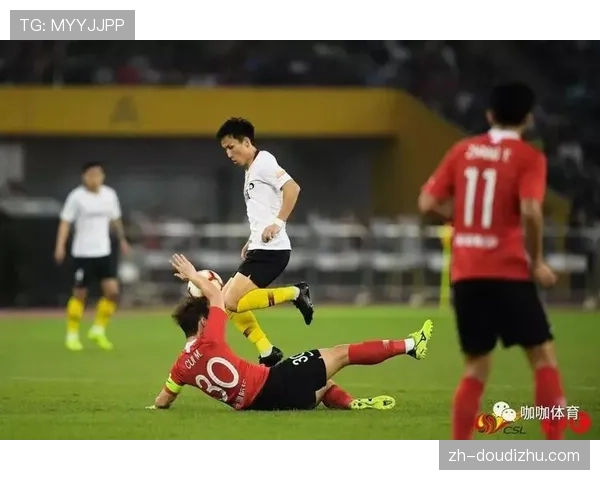 勇士传切体系运转流畅,团队配合撕破对手防线 勇士传切体系运转流畅,团队配合撕破对手防线